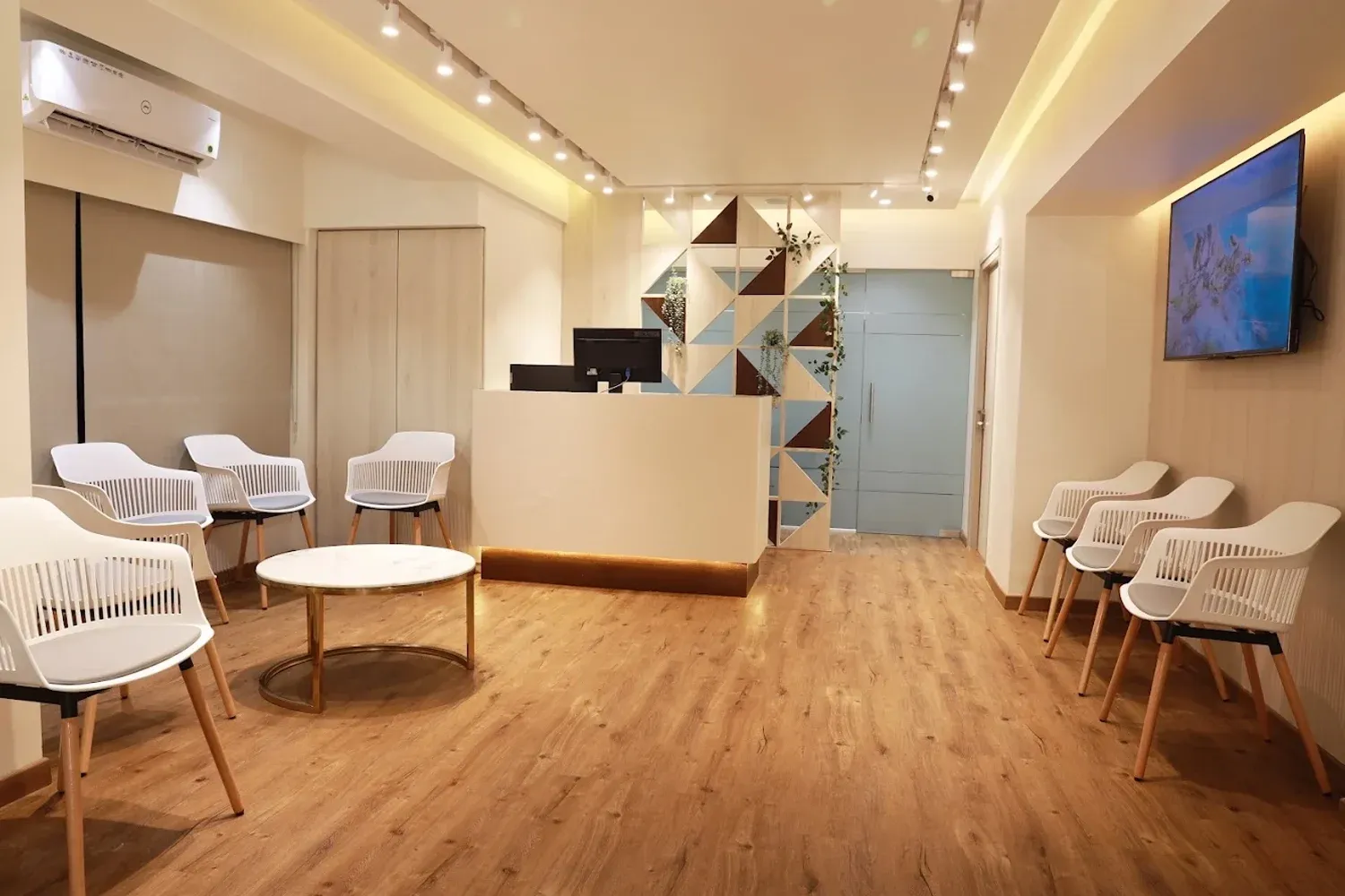 Reception and waiting area at FootArk, Prabhadevi